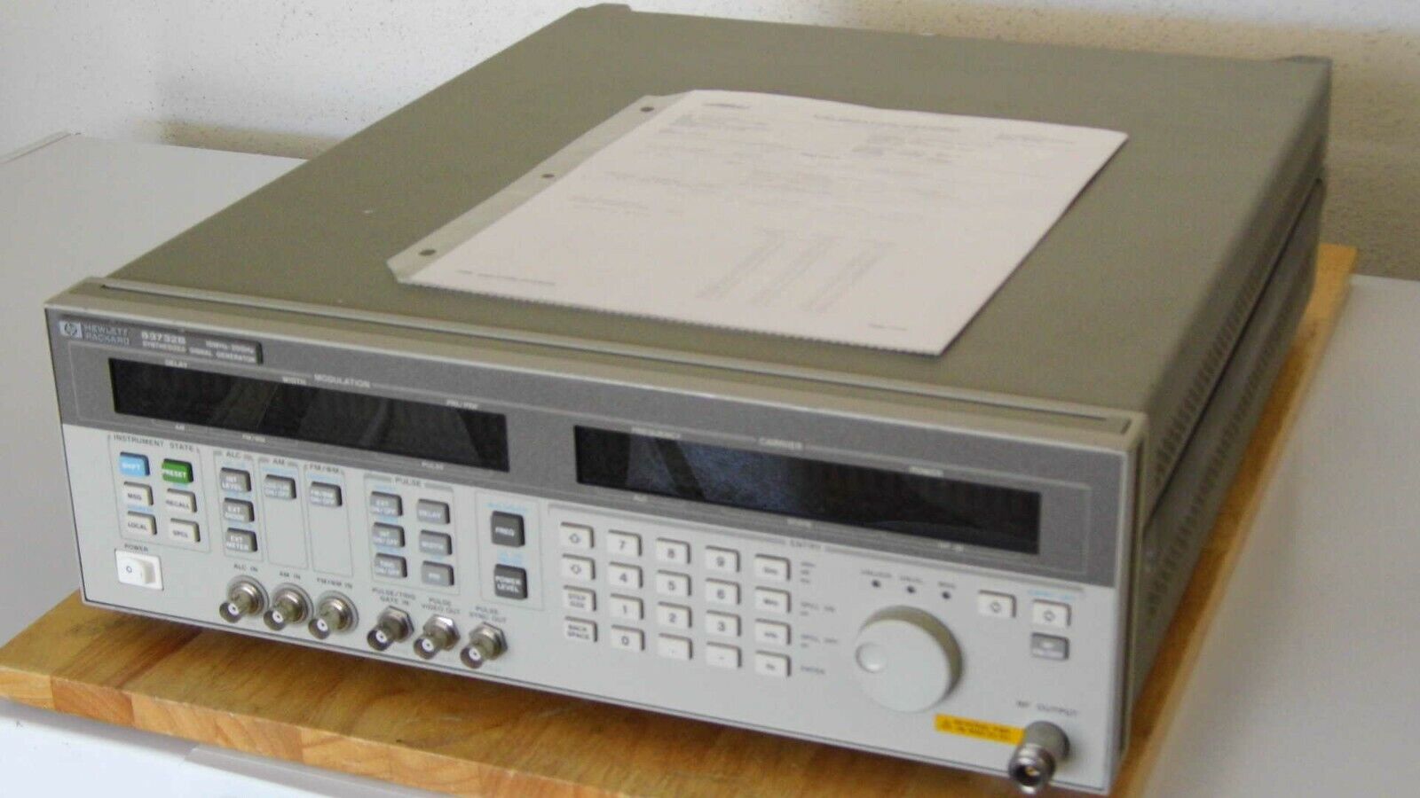 Agilent HP 83732B 1E1, 1E5 &1E8 20GHz Synth. CW Generator Agilent HP 83732B 1E1, 1E5 &1E8 20GHz Synth. CW Generator